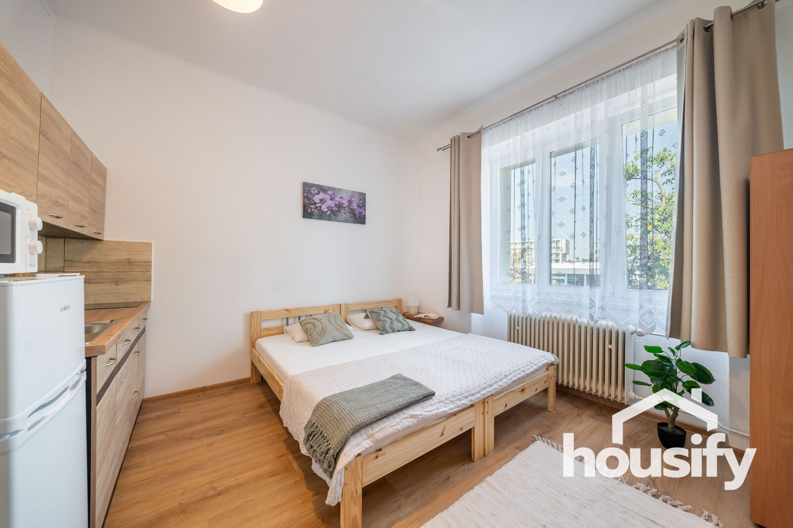 Pronájem bytu 1+kk, 18 m² • Vídeňská třída, Znojmo