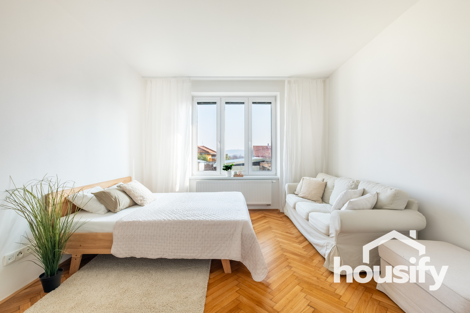 Pronájem bytu 3+1, 77 m² se zahradou a parkováním - Evropská, Znojmo